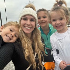 Meet your Posher, Rebeca